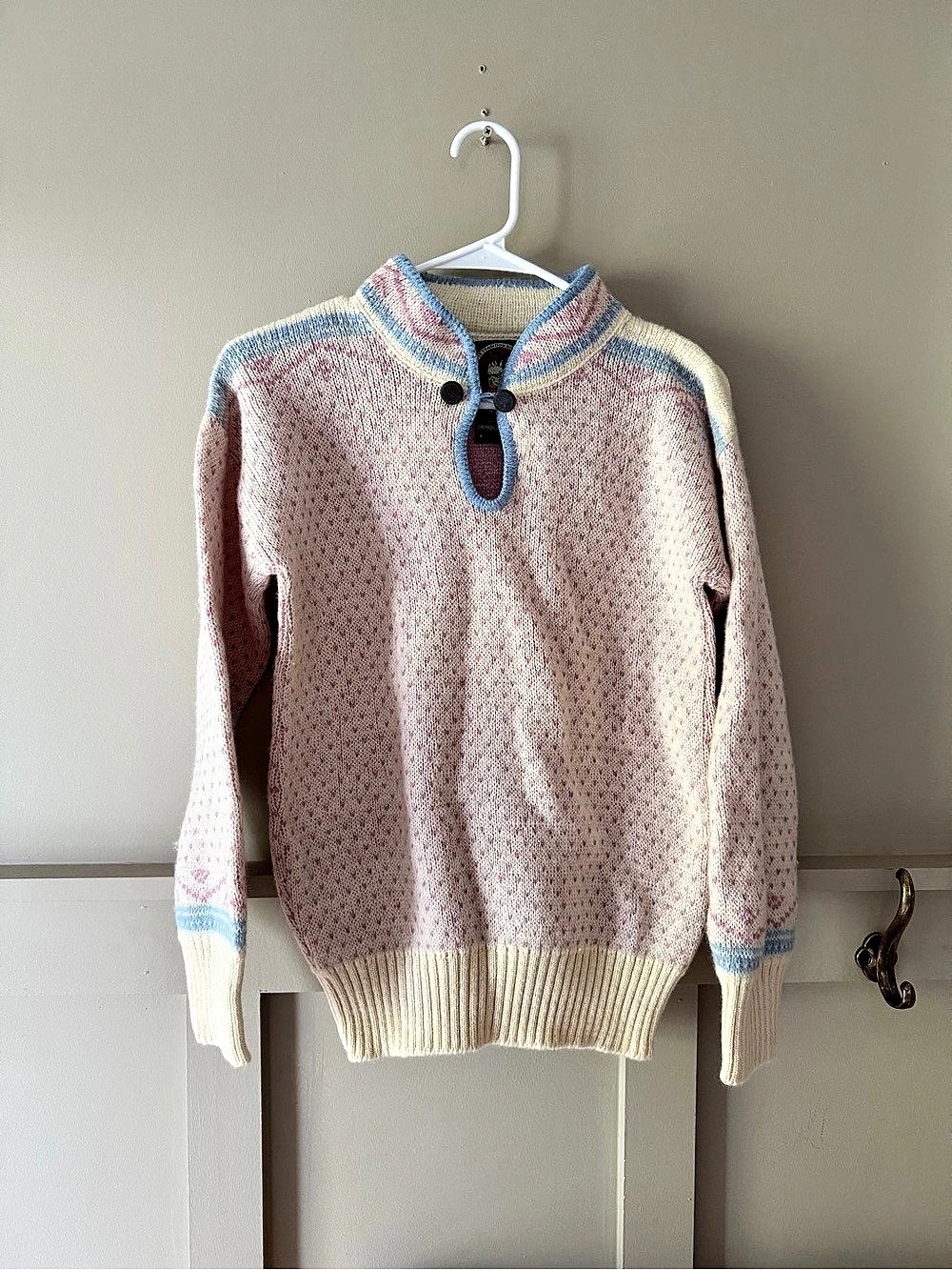 Alps 100% Wool Vintage Knit Sweater in Pink & Blue